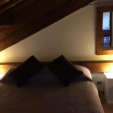 Serracapriola Guest House Dimora Fiorita الغرفة الصورة